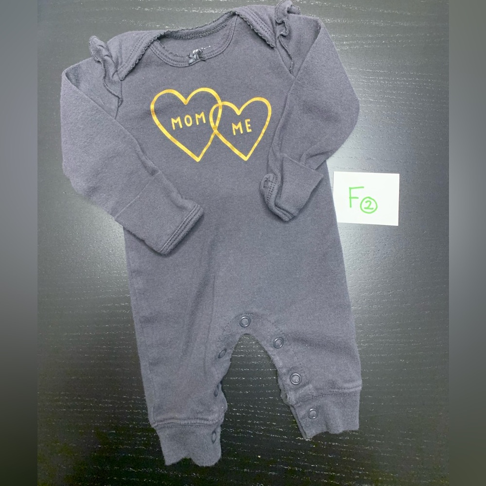 ⭐️2/$11.00⭐️—Carter's Gray Baby Footless 1-Piece with Heart Design (NB)
